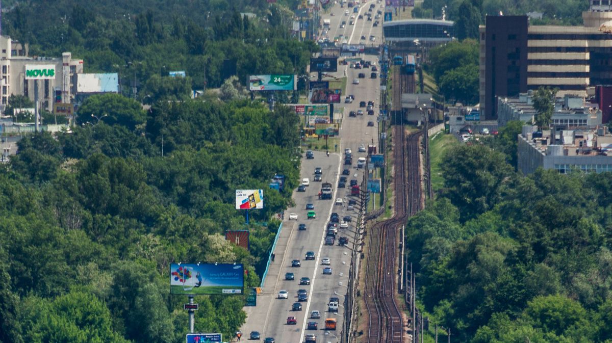 На Броварському проспекті на місяць обмежили рух транспорту