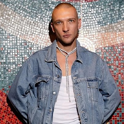 Дизайнер Костянтин Омеля: "У мені виховували думку, що гомосексуальність — це страшний гріх" - 412x412