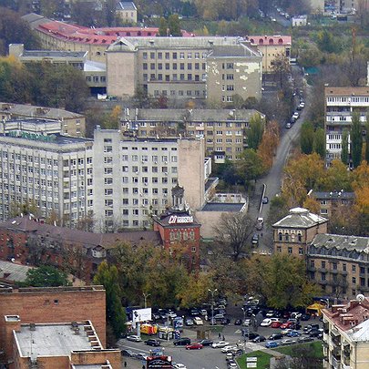 У центрі Києва тимчасово перекрили рух транспорту через вимивання ґрунту - 412x412