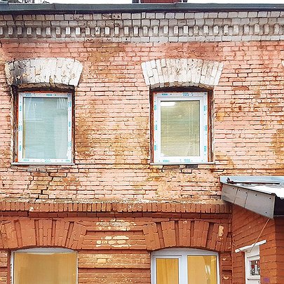 Київрада підтримала петицію про збереження історичного флігеля у "дворику з воронами" - 412x412