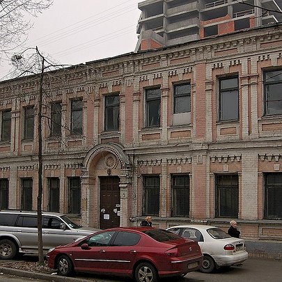 На Лук'янівці виставили на продаж старовинну садибу кінця ХІХ століття - 412x412