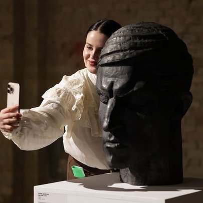 "Поки ми тут, усе буде гаразд": яким Василь Стус постає у новій виставці Мистецького арсеналу - 412x412