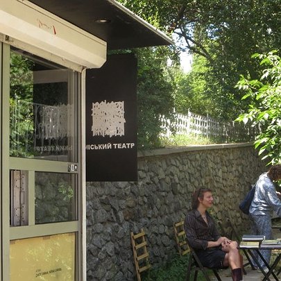 "Міський театр": кіоск, де продають історії й слухають Київ у навушниках - 412x412