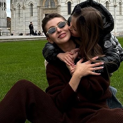 "Найважливішим кроком стала розмова з донькою": онкохворі жінки — про те, як прийняли діагноз і змінили бачення життя - 412x412