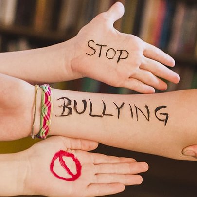 Цькування у школі: дорослі спогади про дитячий булінг, який важко забути - 412x412