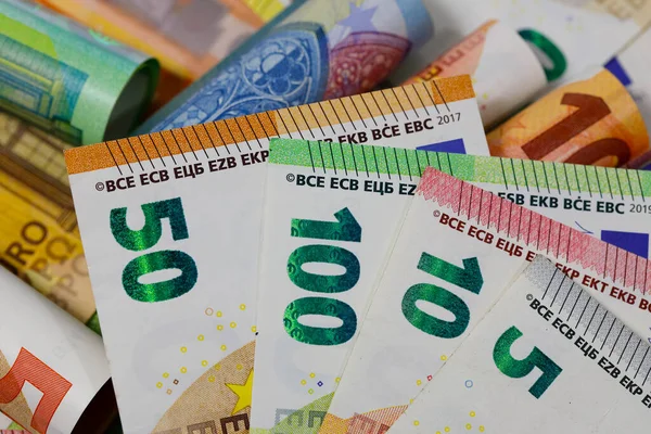 Курс валют у Києві на 17 листопада: офіційний і готівковий