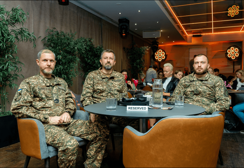 бійці ДАРу на презентації книги Ірини Карпи