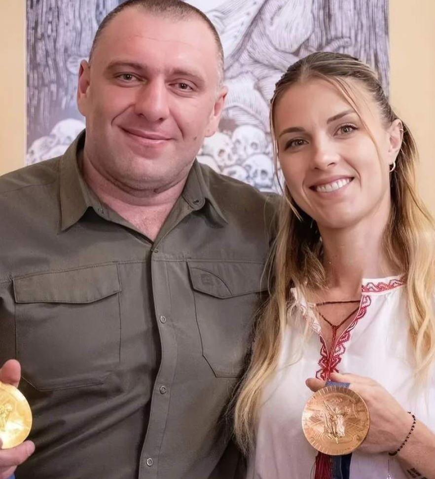 Ольга Харлан отримала нагороду від Василя Малюка