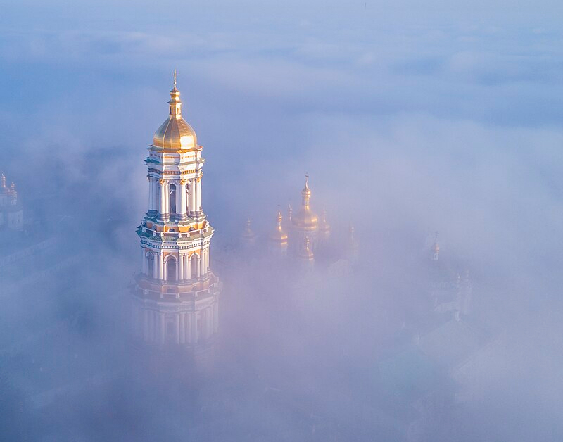 Києво-Печерська лавра в ранковому тумані