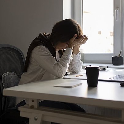 Вигорання чи депресія: як відрізнити їх і покращити свій ментальний стан - 412x412