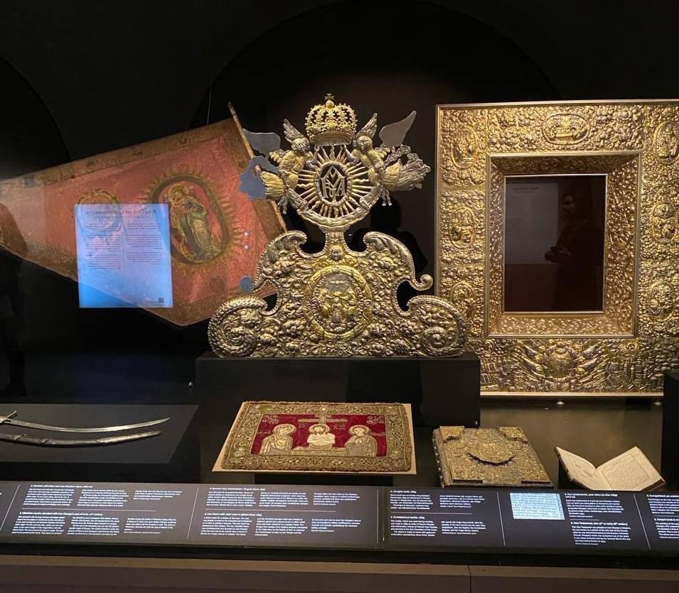 Лаврські артефакти повезли на виставку у Швецію