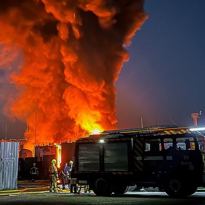 Внаслідок атаки рф на Київщині розгорілася пожежа - 412x412