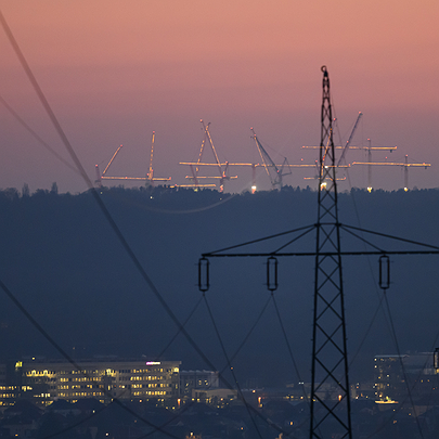 У Києві та області сьогодні вимикатимуть світло: графіки на 19 березня - 412x412