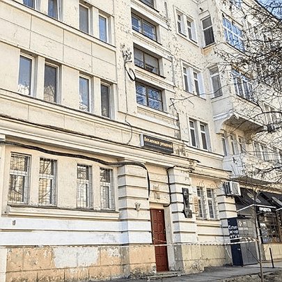 У Києві привласнили будівлю, де жив Олександр Ольжич: прокуратура вимагає повернути об'єкт місту - 412x412