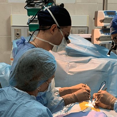 Київські хірурги провели унікальну поєднану операцію на серці та легенях - 412x412