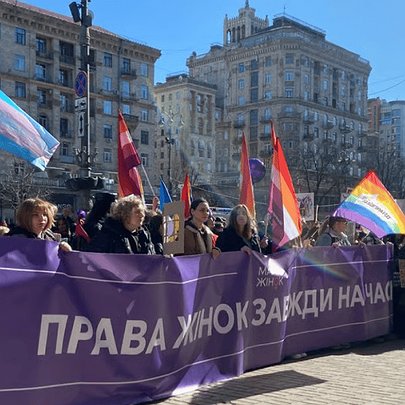 У Києві відбувся Марш за права жінок: участь взяли понад 2000 людей - 412x412