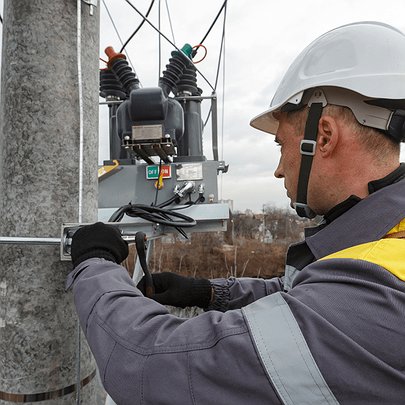 У Києві та області діють відключення світла: графіки ДТЕК - 412x412