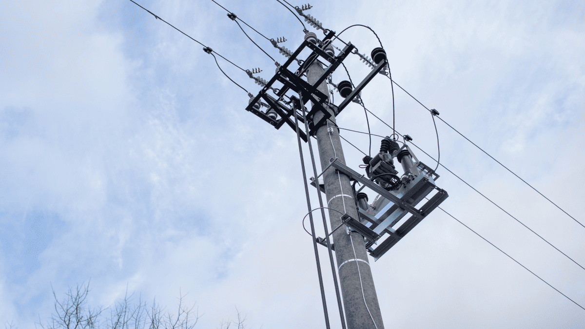 До восьми годин без світла: графіки відключень у Києві та області