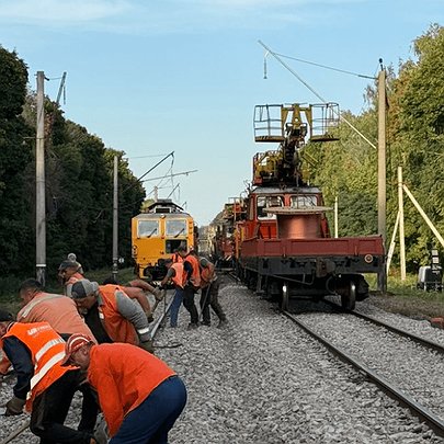 На Київщині відновили сполучення після вибухів на залізниці - 412x412