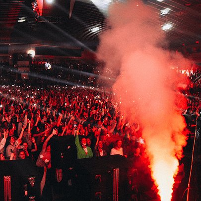 Дискотека "ТАК А ШО ТИ?" зібрала солдаут у Палаці спорту: як пройшов захід - 412x412