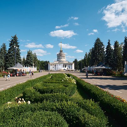 Концерти просто неба, басейн і затишні вечори: гід "Кольоровим літом" на ВДНГ - 412x412