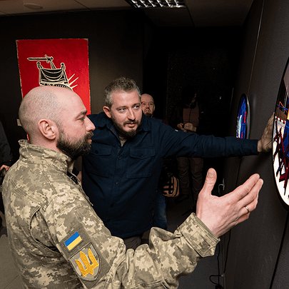 "Культурні сили" відкрили у Києві виставку "Проєкт 24022022": вона про трансформацію суспільства під час війни - 412x412