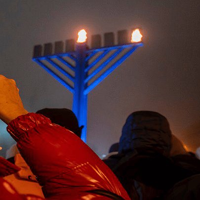 На Майдані Незалежності у Києві запалили Ханукію - 412x412