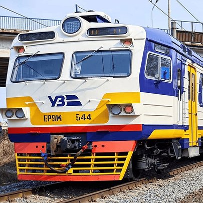 Росія атакувала залізницю: низка потягів у напрямку Києва затримуються - 412x412