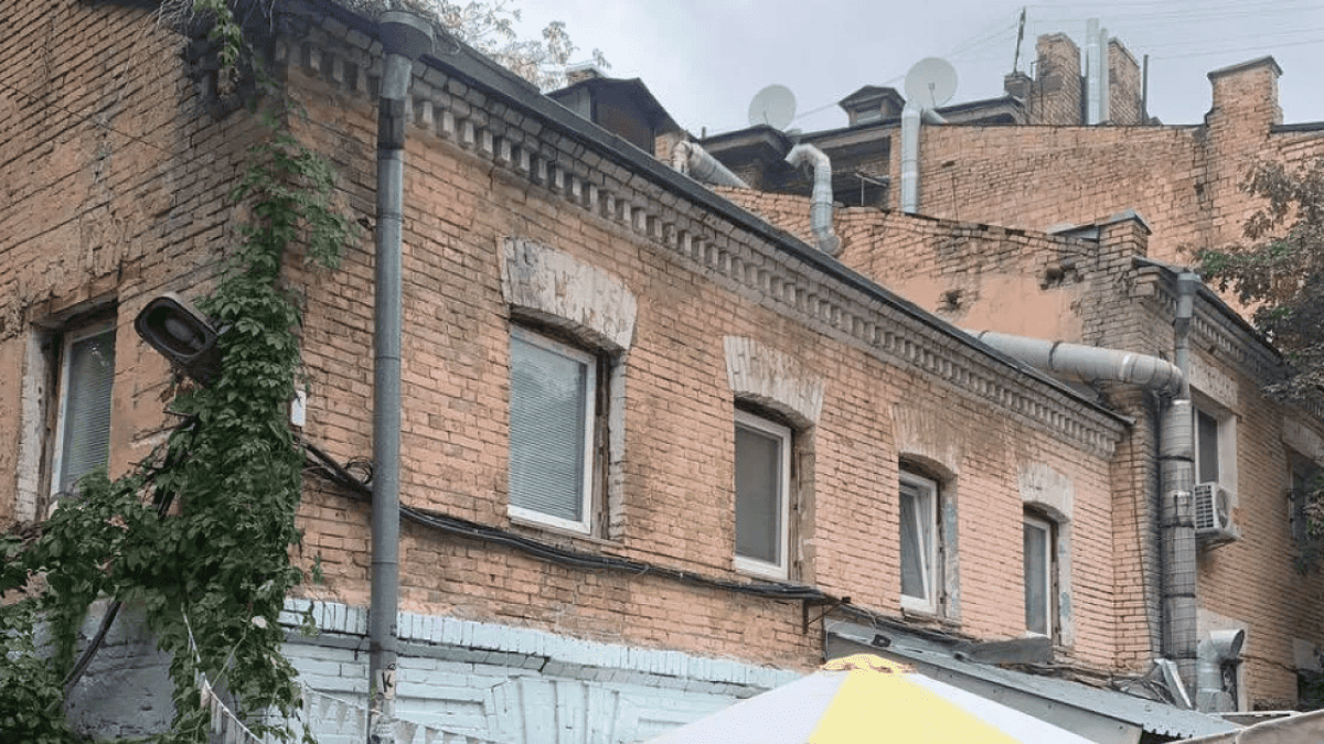 Кияни просять врятувати найстарішу будівлю на Рейтарській