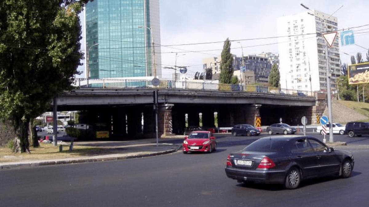 Естакаду на Повітряних сил відремонтують за 23 млн грн