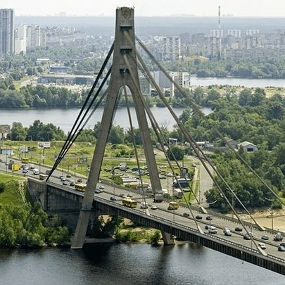 У Києві на мосту через Десенку вводять реверсний рух: графік - 412x412