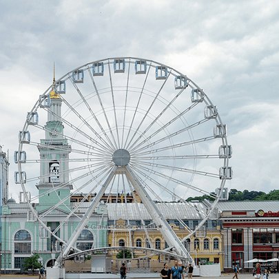Суд наклав арешт на Колесо огляду на Подолі - 412x412