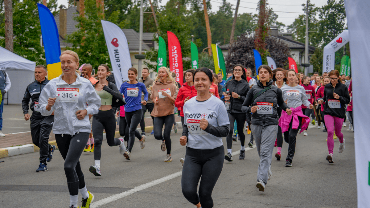 У Бучі під час благодійного забігу Kind Hearts Run зібрали 4,8 млн грн