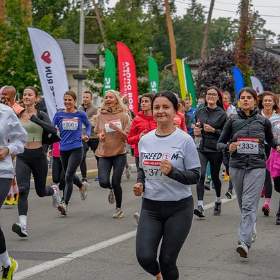 У Бучі під час благодійного забігу Kind Hearts Run зібрали 4,8 млн грн - 412x412