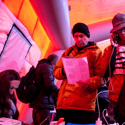 Де в Києві можна зігрітися та зарядити гаджети: адреси - 412x412