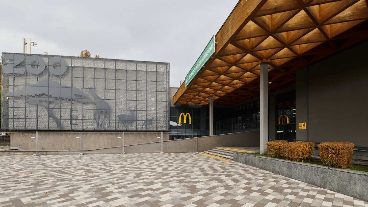 На території зоопарку відкрили 50-й McDonald's у Києві