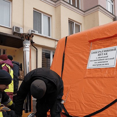 У Солом'янському районі розгорнули штаб для допомоги постраждалим від атаки - 412x412