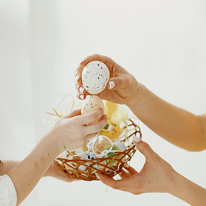 У застосунку monobank стартувала Великодня гра з биття яйцями - 412x412