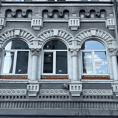 У Києві зіпсували фасад історичної садиби на Лук'янівці - 412x412