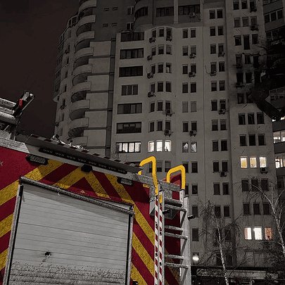 Росія вночі атакувала Київ ракетами та дронами: є загиблі та поранені - 412x412