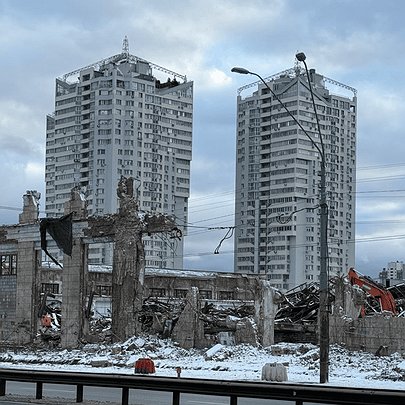 На Шулявці у Києві зносять п'ятий цех заводу "Більшовик" - 412x412
