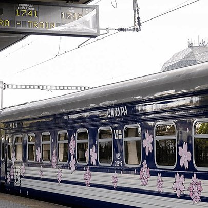 Укрзалізниця запустила новий флагманський поїзд "Сакура", що з'єднує Київ з Ужгородом - 412x412