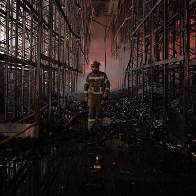 Росіяни зруйнували головний склад ROZETKA у Броварах: фото наслідків - 412x412