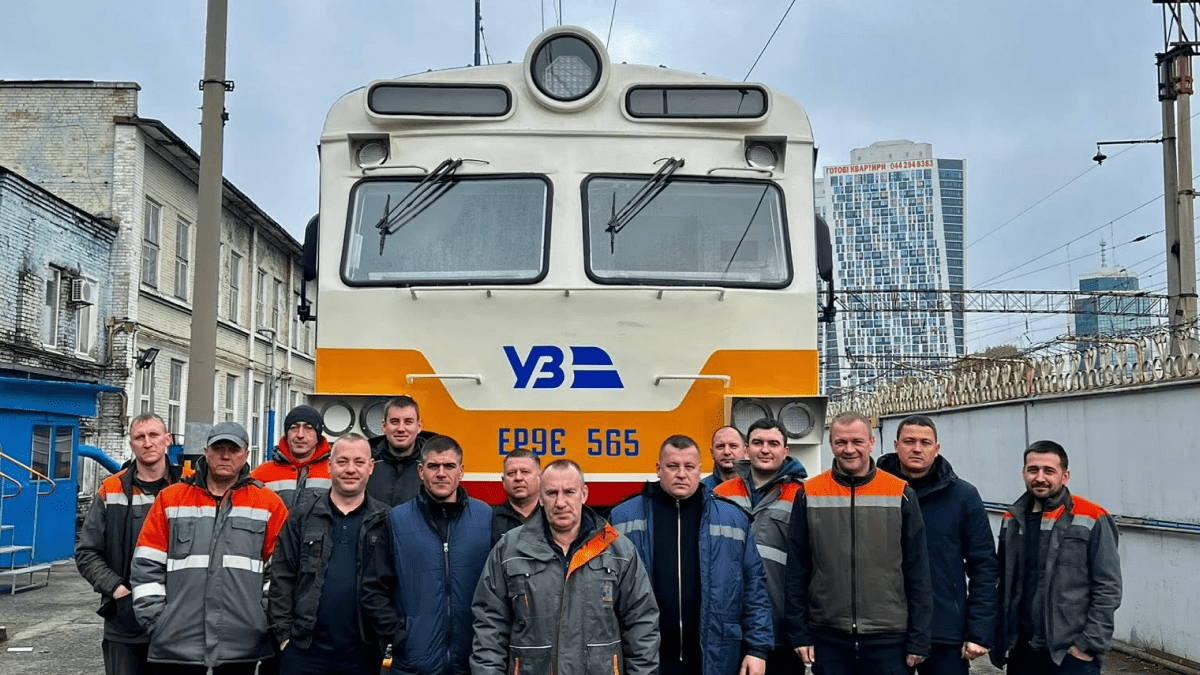 Столичні залізничники оновили потяг кільцевої електрички: фото