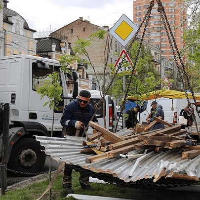 У Києві за тиждень демонтували понад 60 незаконних споруд: деталі - 412x412