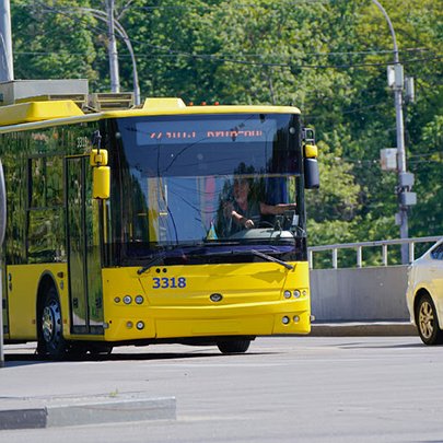 За останні 10 років кількість тролейбусів у Києві скоротилася вдвічі: у чому причина - 412x412
