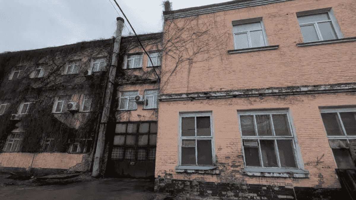 авторемонтний завод біля Берестейської продали