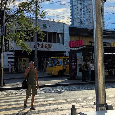Біля Лук'янівської запрацював наземний пішохідний перехід - 412x412
