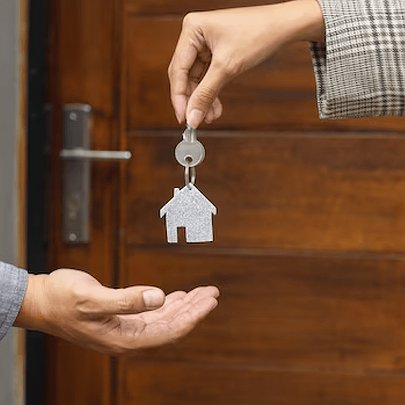 Українці вимагають врегулювати діяльність рієлторів: петиція набрала 25 тис. голосів - 412x412