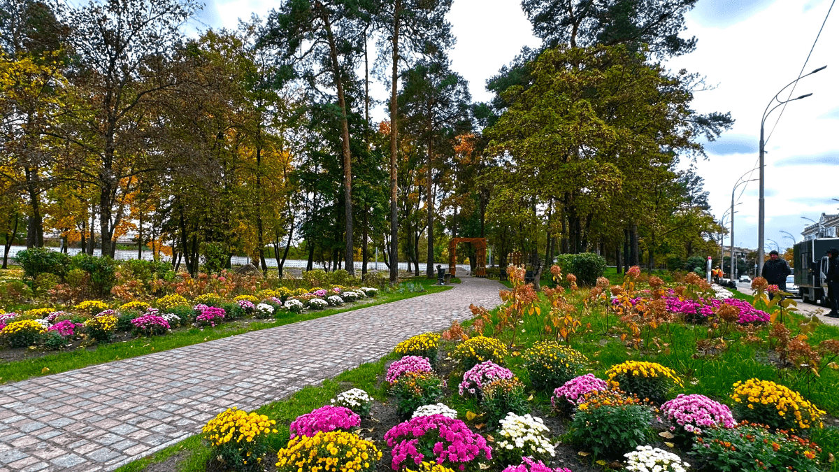 У Києві облаштували 10 мініскверів: адреси локацій